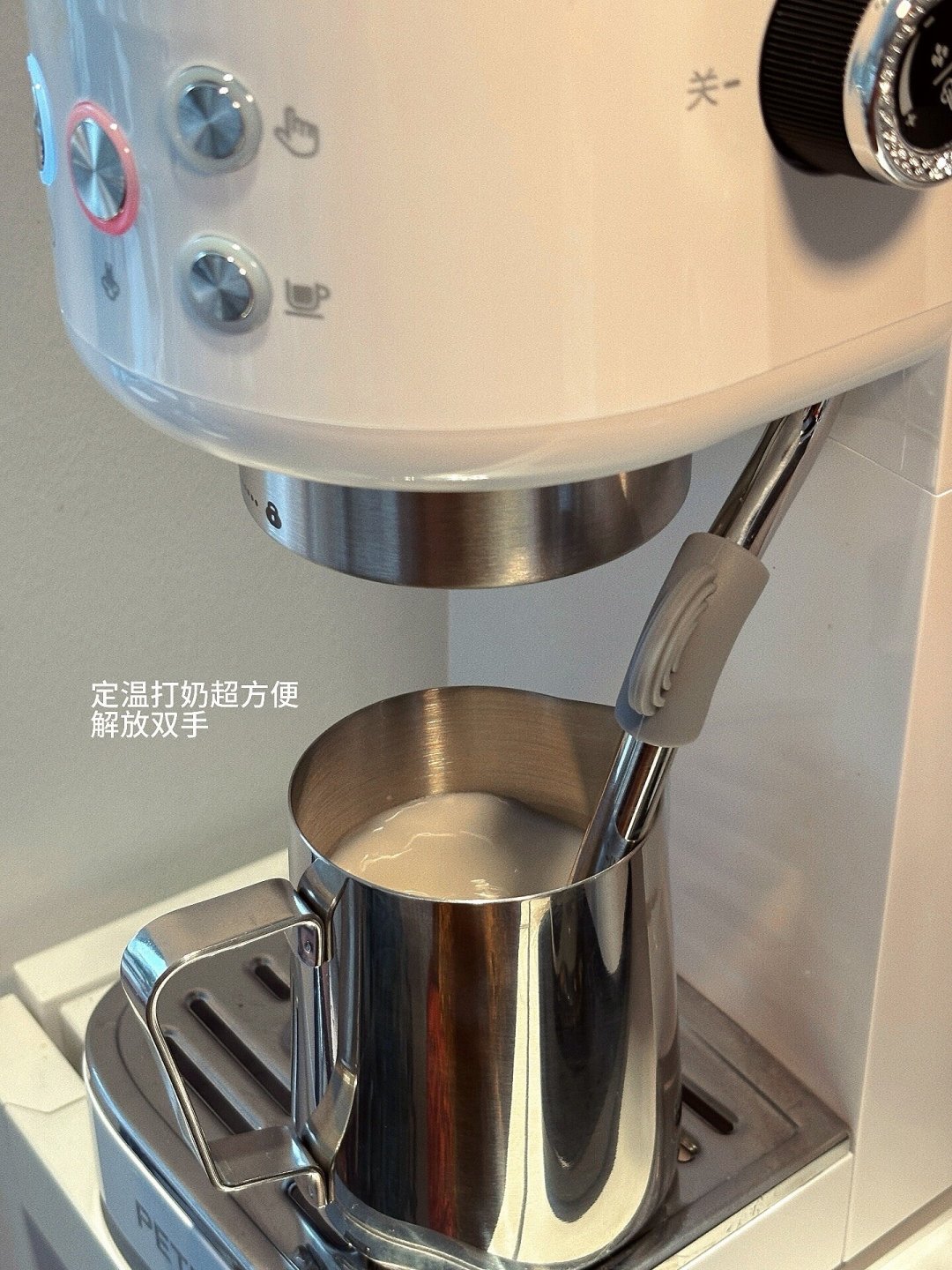 秋天的第一杯自制拿铁，能交给「定温打奶」吗？小白醒醒3Pro三个月用户实测：奶温不用盯，拉花别指望