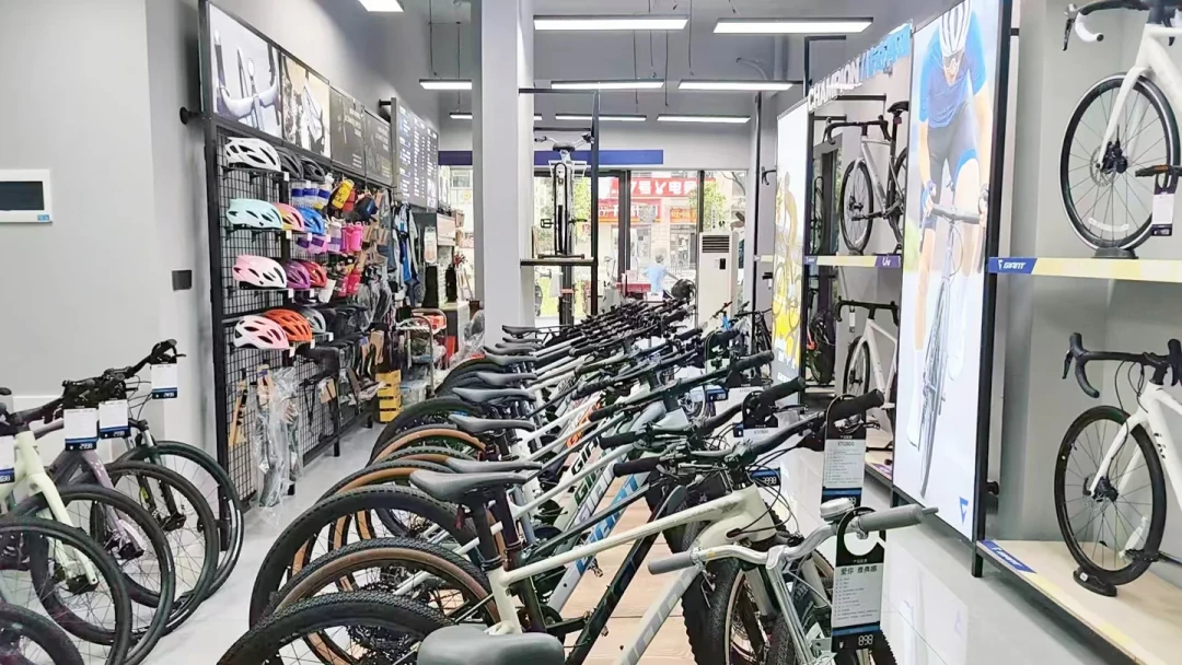 二手公路车到了捡漏窗口,坑也跟着变多了:我对了一遍49万浏览的知乎帖、9条防骗清单和两份车行验车教程,给想抄底的车友理出五条红线和三条退路