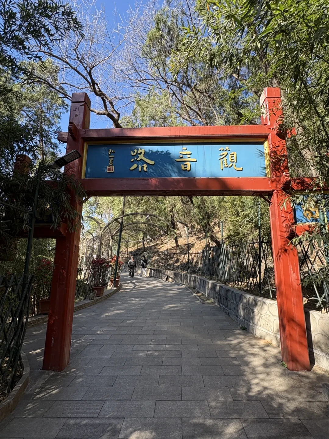 雍和宫“去一次寡三年”，吓住的不该是求姻缘的人：对完20多条实录和两份热帖，谁留在雍和宫、谁转场红螺寺、谁去火神庙，一次分完
