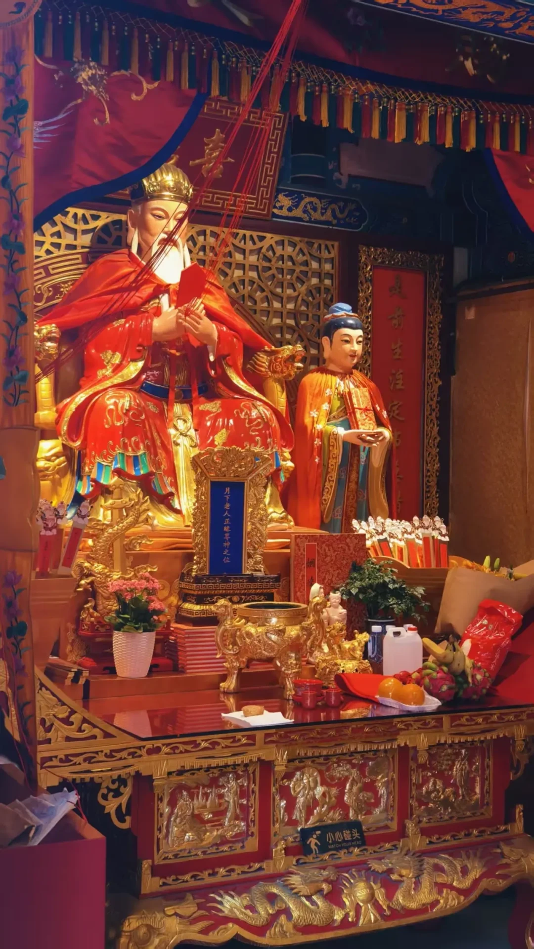 雍和宫“去一次寡三年”，吓住的不该是求姻缘的人：对完20多条实录和两份热帖，谁留在雍和宫、谁转场红螺寺、谁去火神庙，一次分完