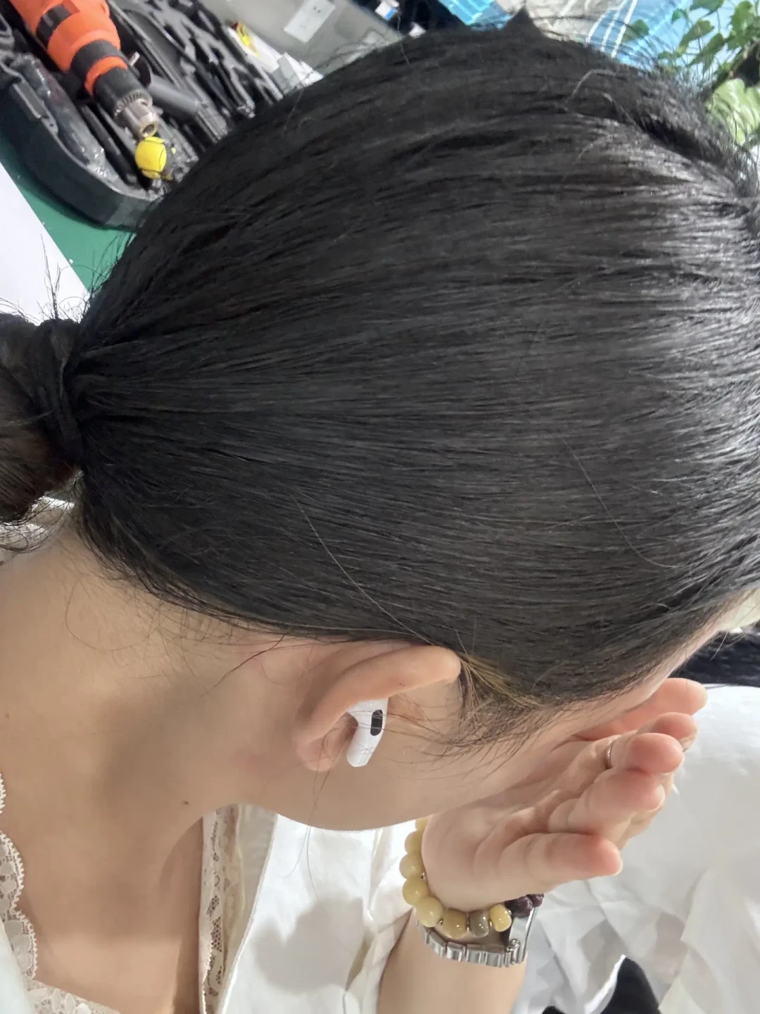 秋招面试顶着粉毛，先别急着染黑：黑色的真正成本，是接下来一年的“改色债”