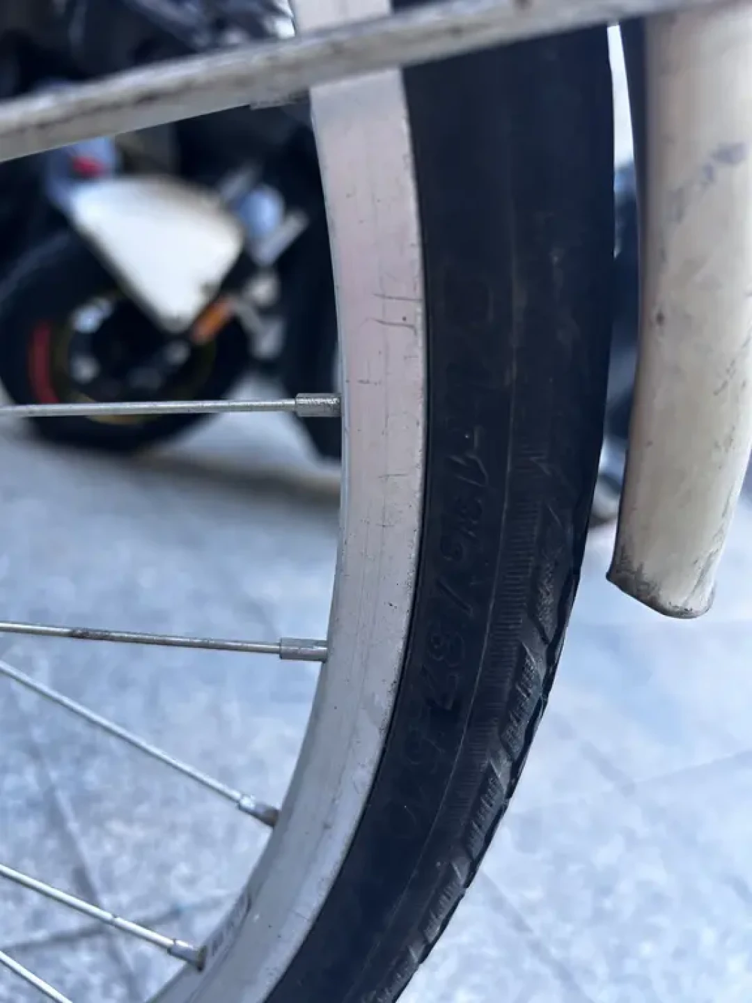车价跌了一年多，闲鱼捡二手到底香不香？翻完四平台几十条翻车帖：当场5分钟查8个点位，这3种便宜别捡