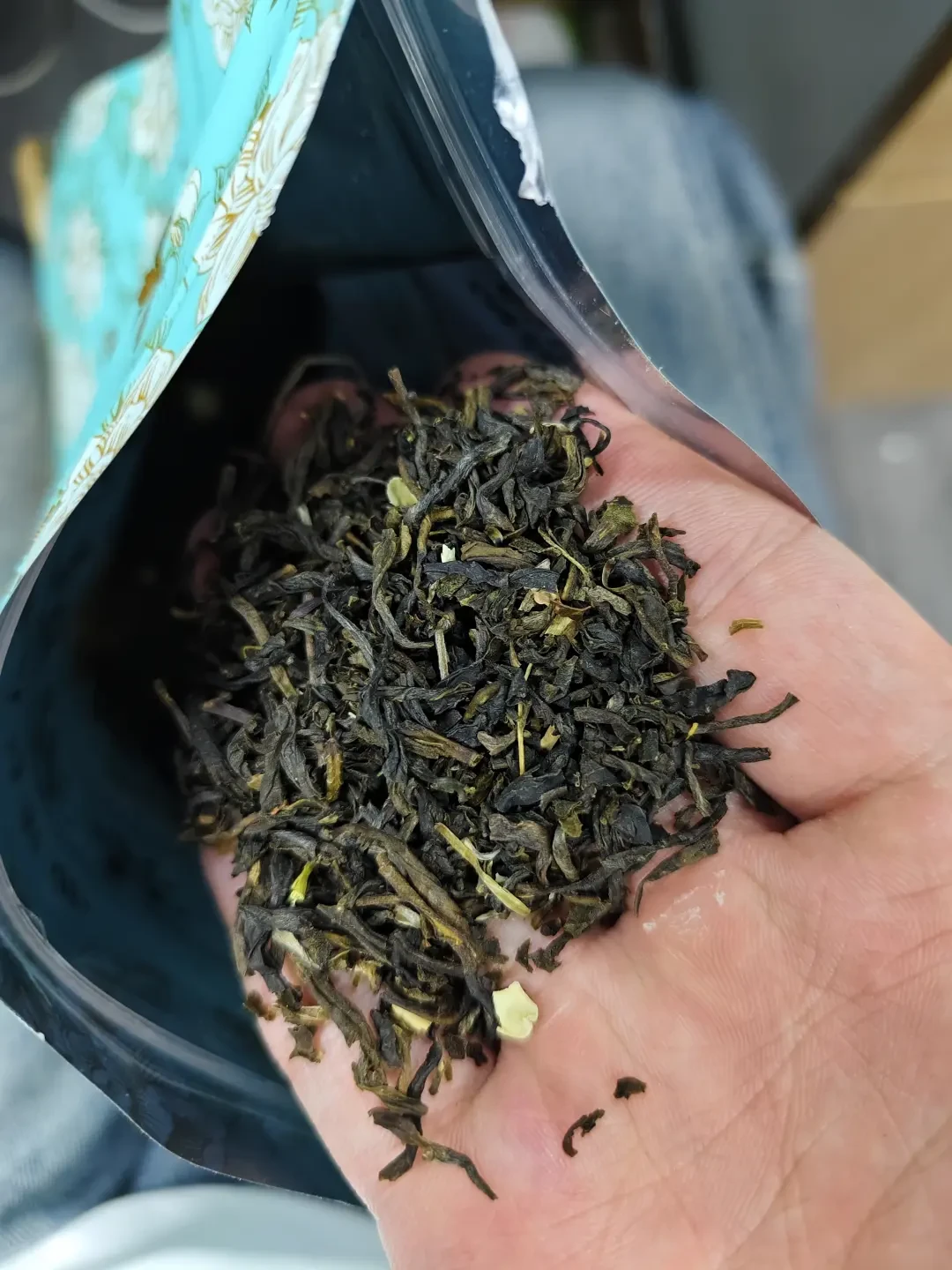 八马正被真实喝茶的人逐个拆开验货:木棍、碎茶、酸汤底——中报存货涨32.56%后,中秋这21天怎么买