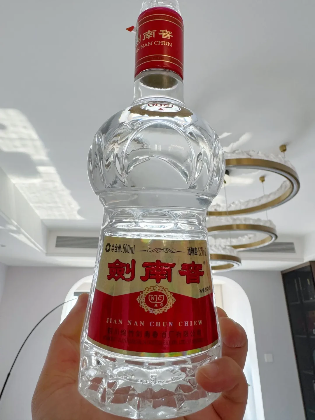水晶剑的配料表悄悄多了一行字：五粮、六粮之争，中秋摆桌前先看清楚