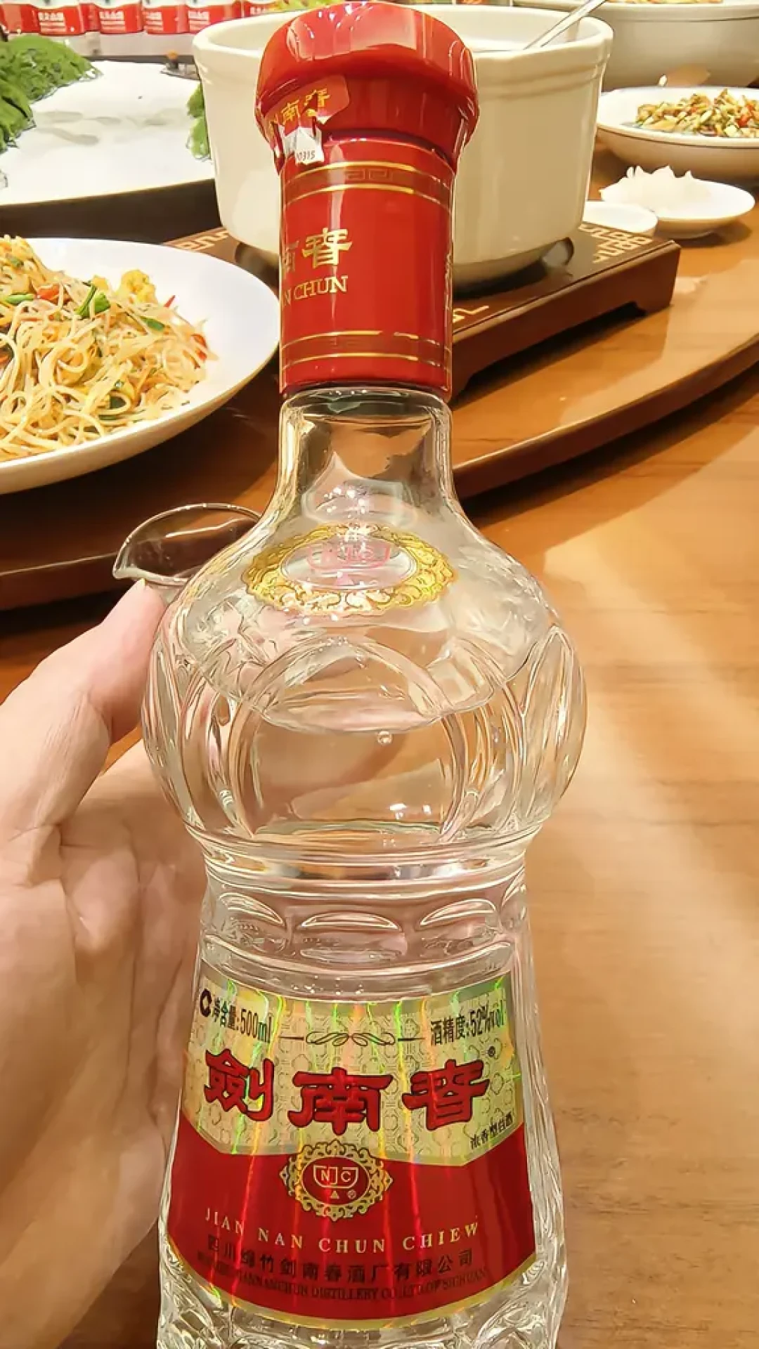 水晶剑的配料表悄悄多了一行字：五粮、六粮之争，中秋摆桌前先看清楚