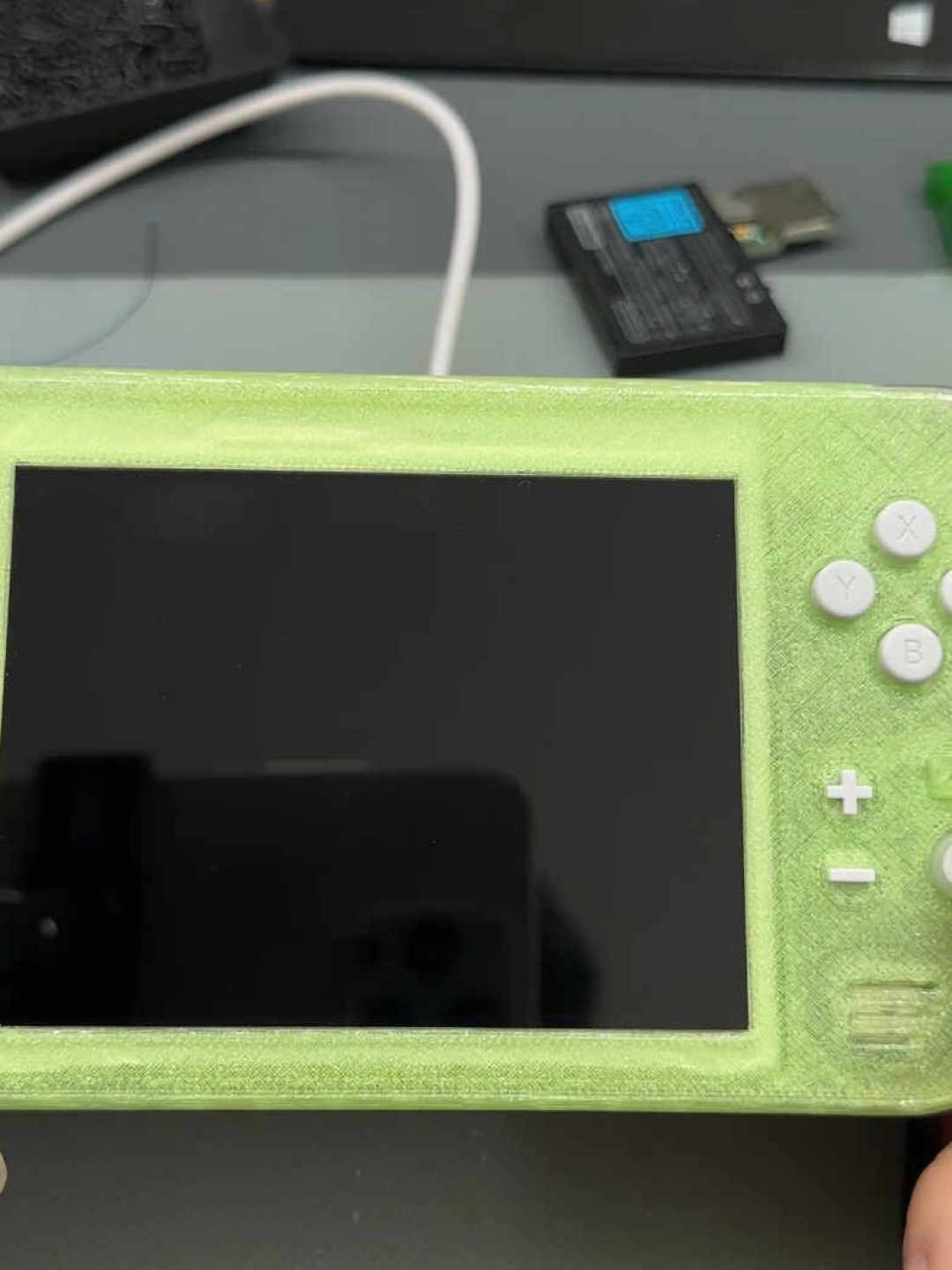 NDSL 今年用上 IPS 屏:机器一百块,一对屏 480,PSP 已经卷到 35——老 NDS 复活这笔账,先算清再动手