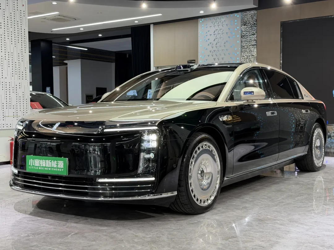 尊界S800“暴跌90%”刷屏：月销367台没崩盘，但110万落地的准新车挂到63万——捡漏还是接刀？