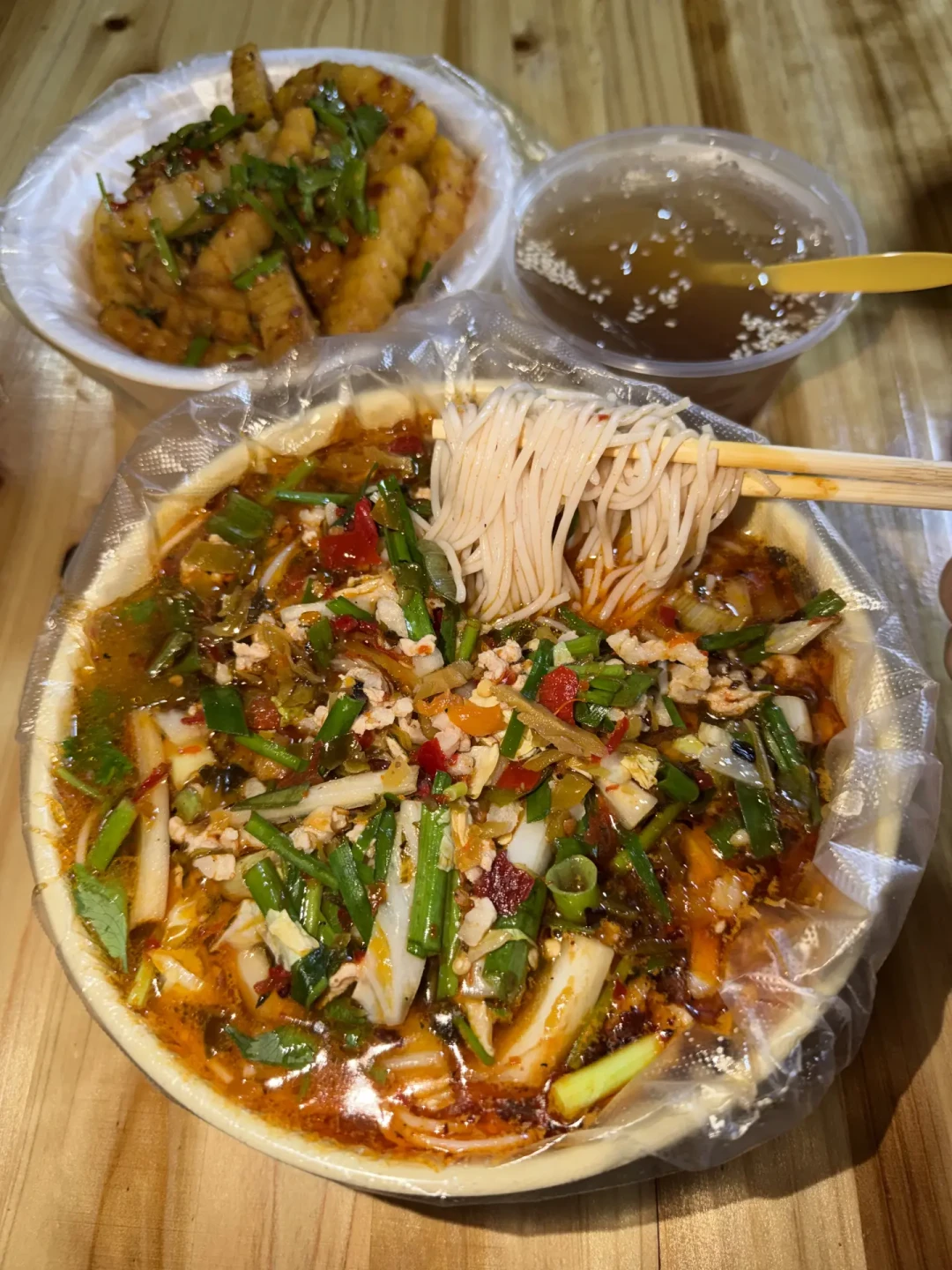 罚到2万的新规跑了3周，野摊烧烤反而在多地开炸：想吃秋天第一串烟火气，先看懂这摊的“线”
