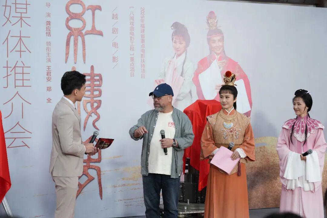 今年抢跑郑晓龙的,是两个