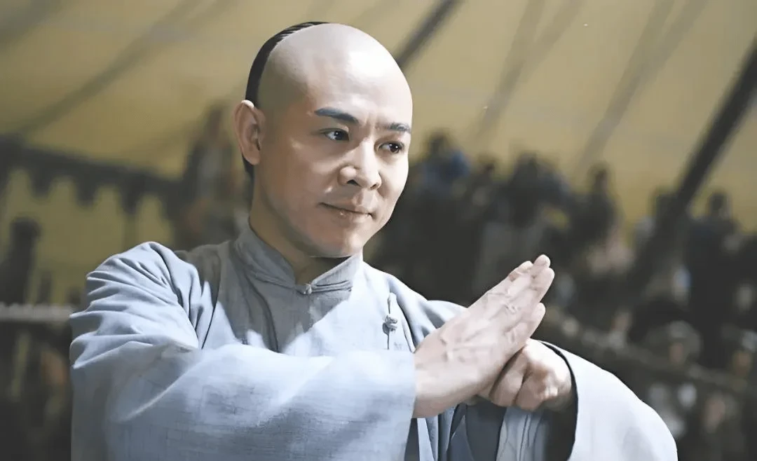 4个月、11份同款《霍元甲》解说、450万播放:想重刷李连杰这股“戾气”,先把两张生死状看清楚