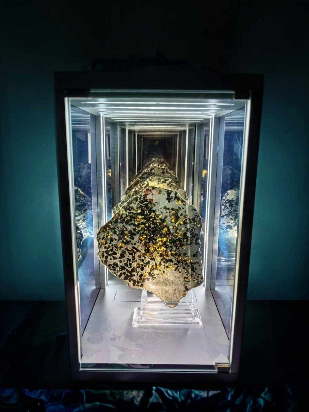 陨石手串潮和一场打错对象的