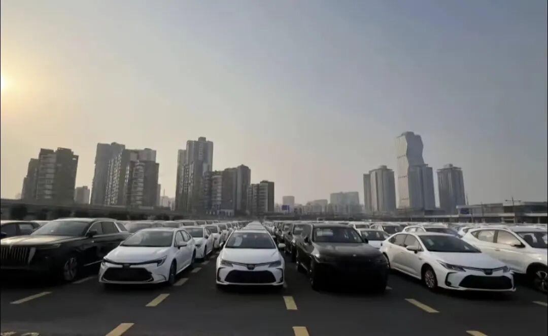 库存预警冲到62.3%年内最高、油车零售跌四成：9-10月的油车折扣是真的，但先找到车上这三个日期