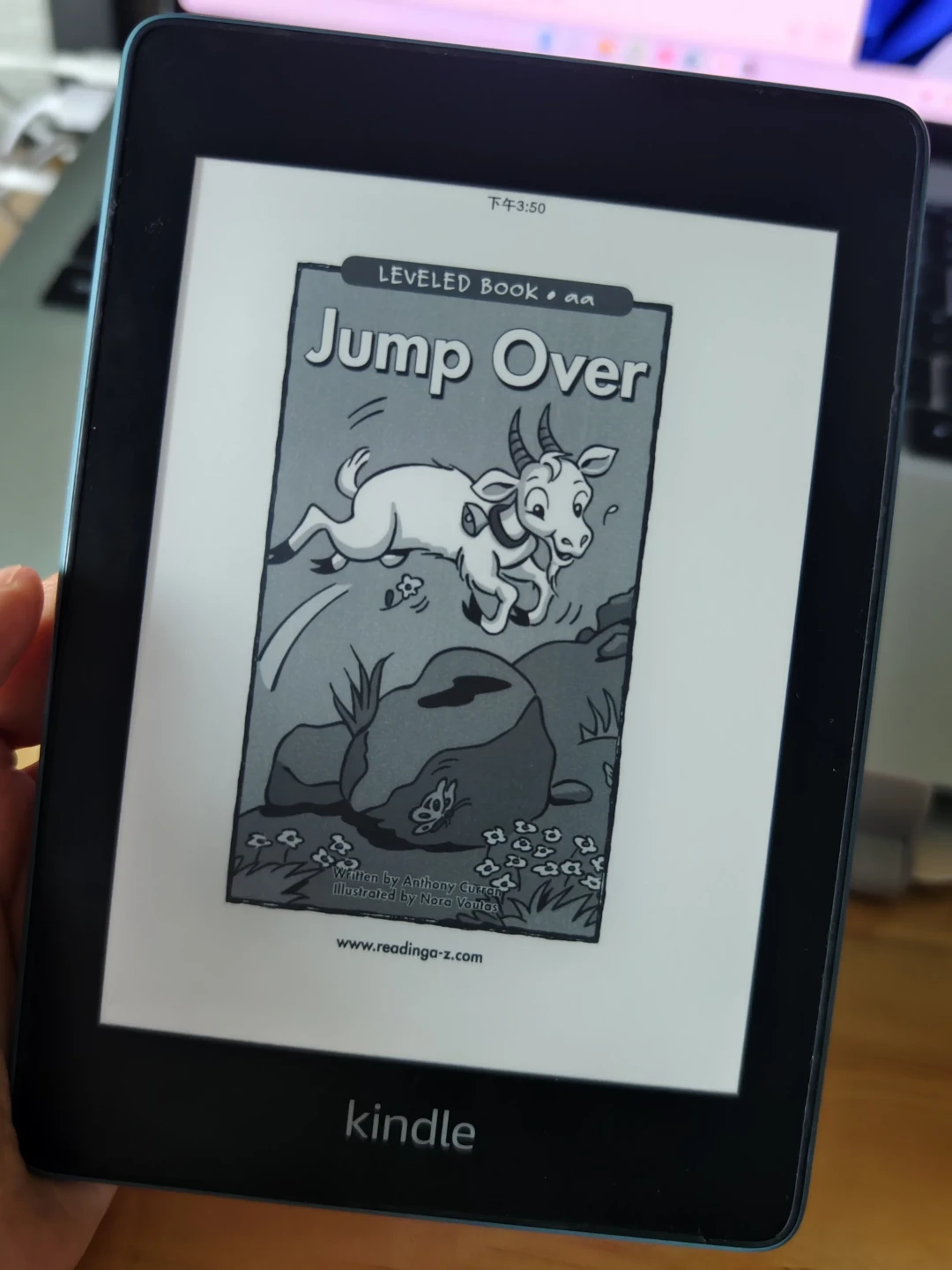 娃没入章前，先别急着让吃灰的 Kindle 再就业：对完 4 平台 60 多篇原版阅读帖和上百条评论，1 条分界线、3 档机器账、6 道传书墙都摆好了