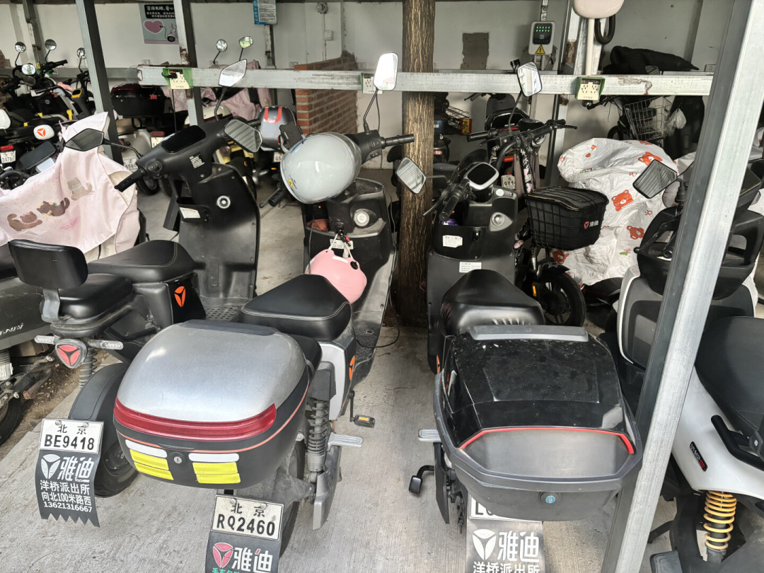 一夜烧掉400多辆电动自行车，充电桩终于有了强制国标：明年4月1日实施前，先对照这5处检查楼下的桩