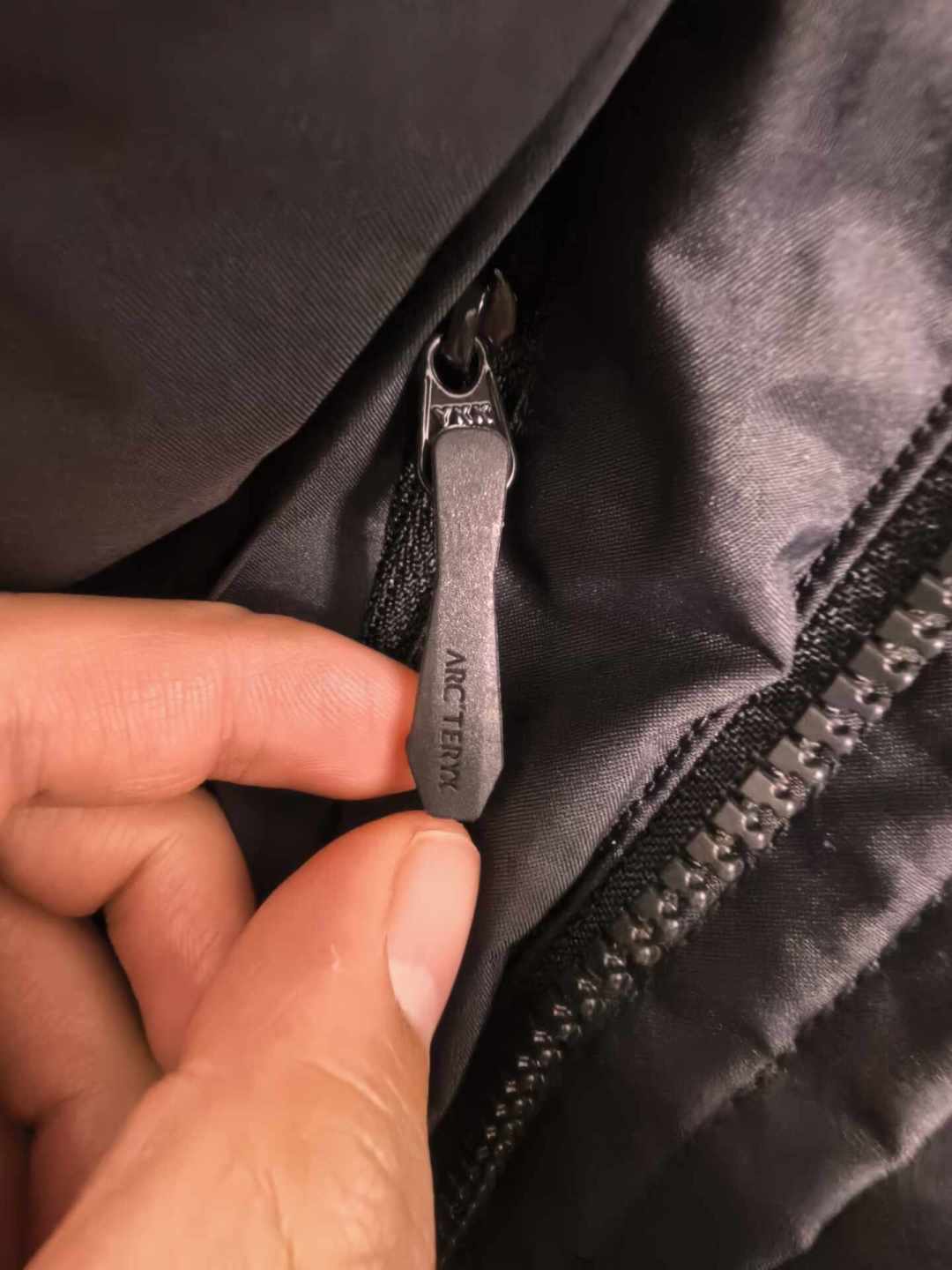 入秋第一件冲锋衣先别急着蹲好价:花三秒看懂吊牌,再决定抄谁的清单