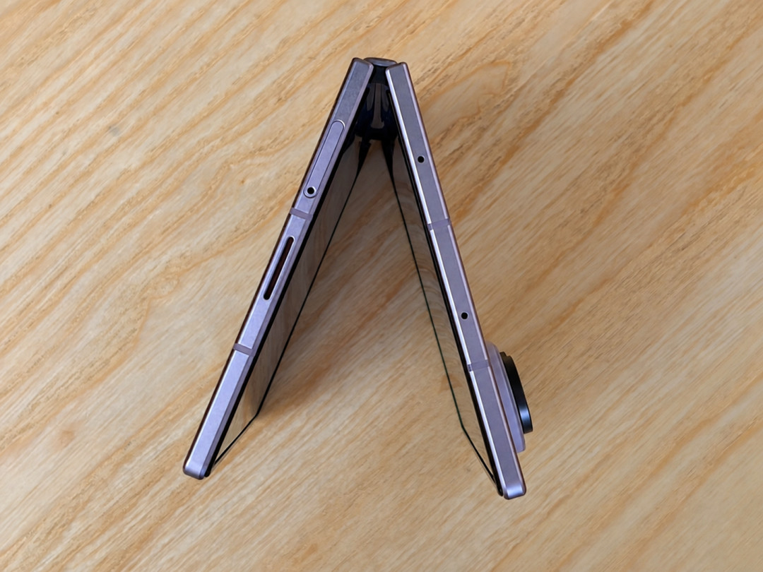 发布不开卖、拆解还要等:iPhone Ultra 十条爆料,逐条对上今年拆开过的 Fold8 这把尺