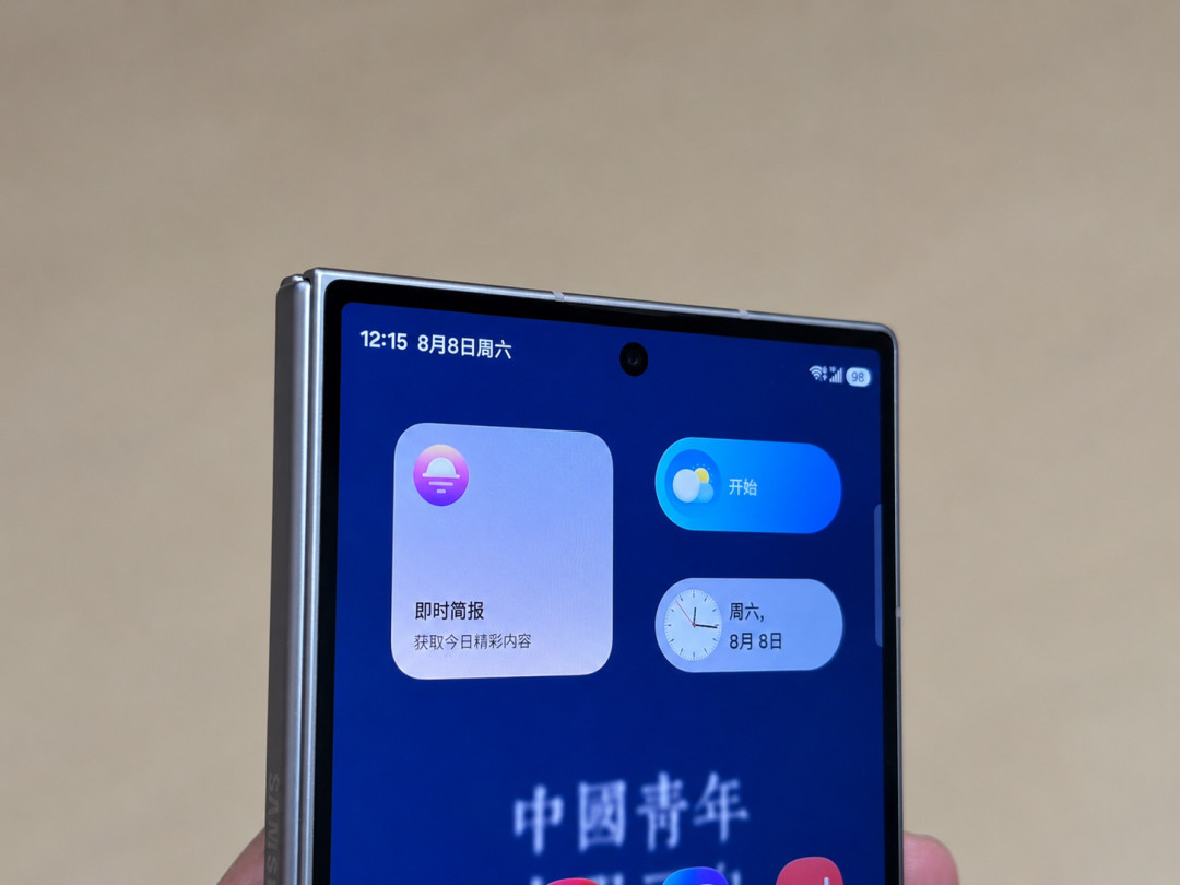 发布不开卖、拆解还要等:iPhone Ultra 十条爆料,逐条对上今年拆开过的 Fold8 这把尺