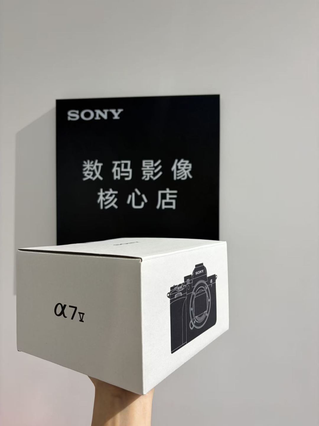 索尼A7M5国补到手跌破1.4万、佳能一天官宣5款调价:这轮中端全画幅价格战,先把