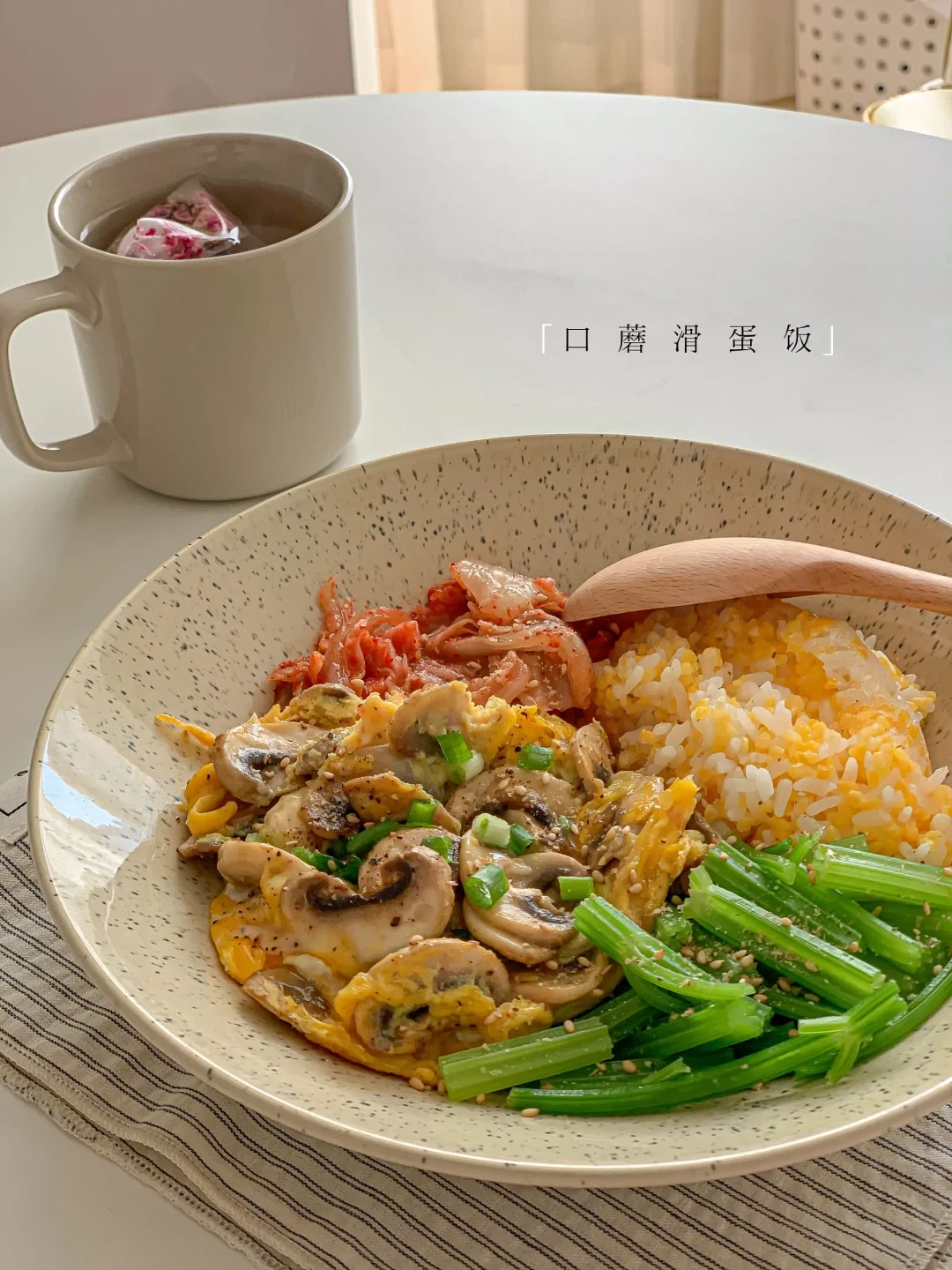 食谱帖被收藏10万次没人吵，「饿了再吃」三个人里就有一个想吵：这桌饮食哲学的钟摆，焦虑吃饭的人先看懂4件事