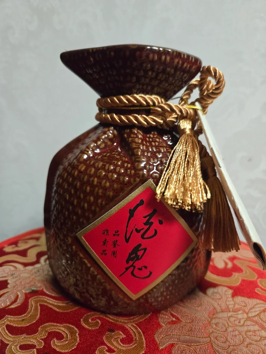 砍掉四成经销商的酒鬼酒，中秋前把话挑明：囤哪瓶、等哪瓶、躲哪瓶