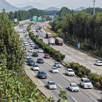 燃油车跌了40%，高速上它仍占四分之三：国庆自驾的油车车主，先把这四笔账算完