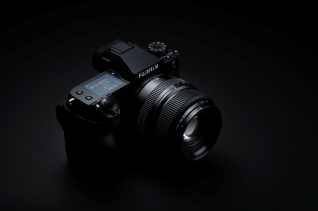 A7R6 两万多，GFX100S II 不到三万：现在入中画幅，还是再等等？