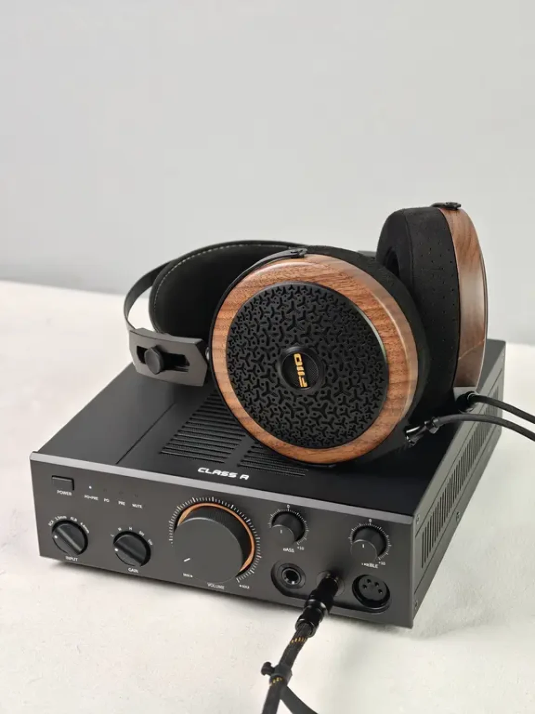 1999的纯甲类撞上3000的“不加价”:飞傲CLASSA和双木H400MK2,2000元档台机二选一,答案写在评论区里