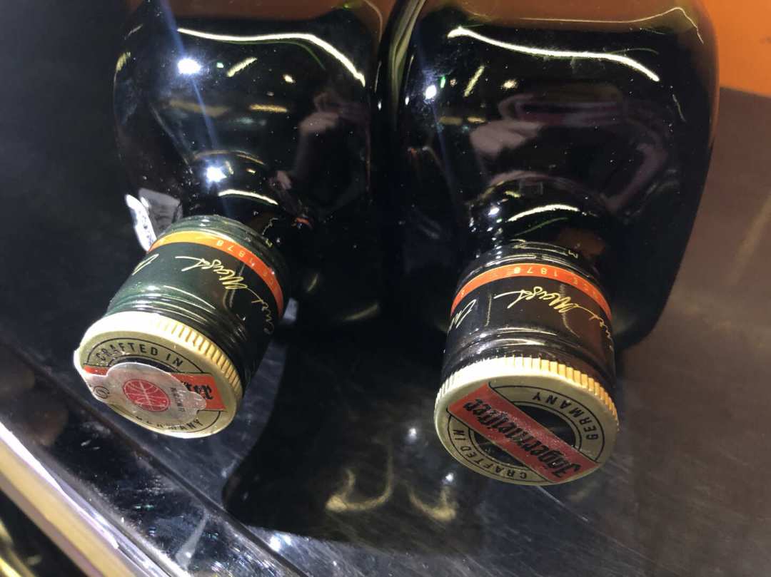 醉鹅娘走私案开庭,先翻你冰箱那瓶野格的背标:水货、走私、假酒是三件事,差价买的不是口味