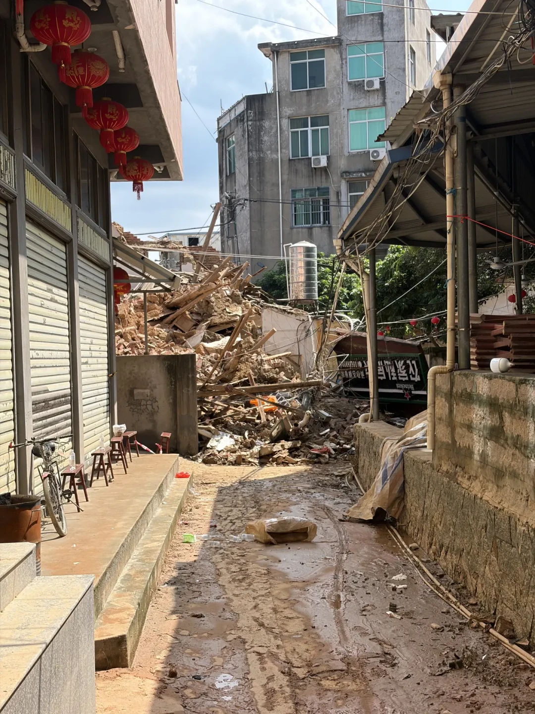 大水门顶了26小时,八卦村塌了一整夜:让古建活下来的,从来不是名录