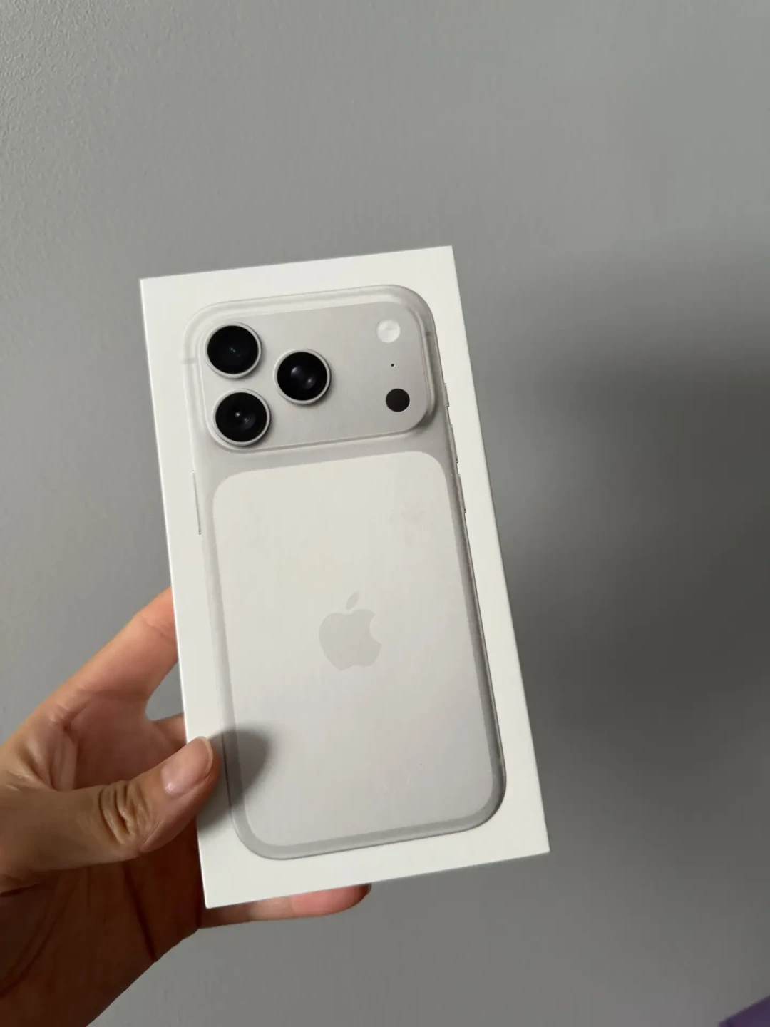 iPhone18发布会定档9月10日:17Pro跌到7199算抄底吗?我把这一年多的价格账本翻完了