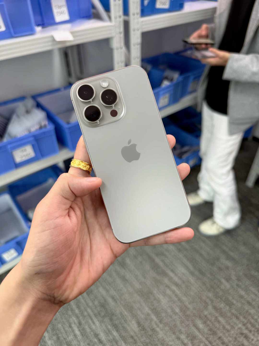iPhone18发布会定档9月10日:17Pro跌到7199算抄底吗?我把这一年多的价格账本翻完了