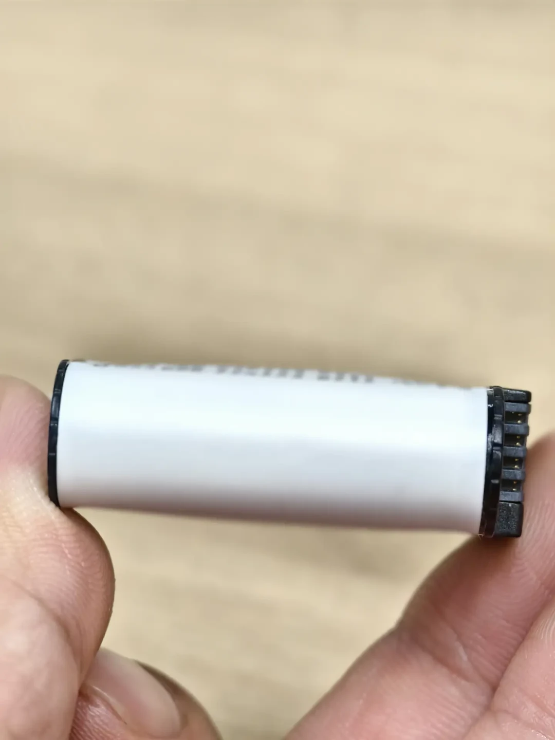 放着不用反而鼓包?我把全网近三十条求助帖翻完了:GoPro电池鼓包的3个加速器、2条雷区,和卖身之后还换不换得动的售后