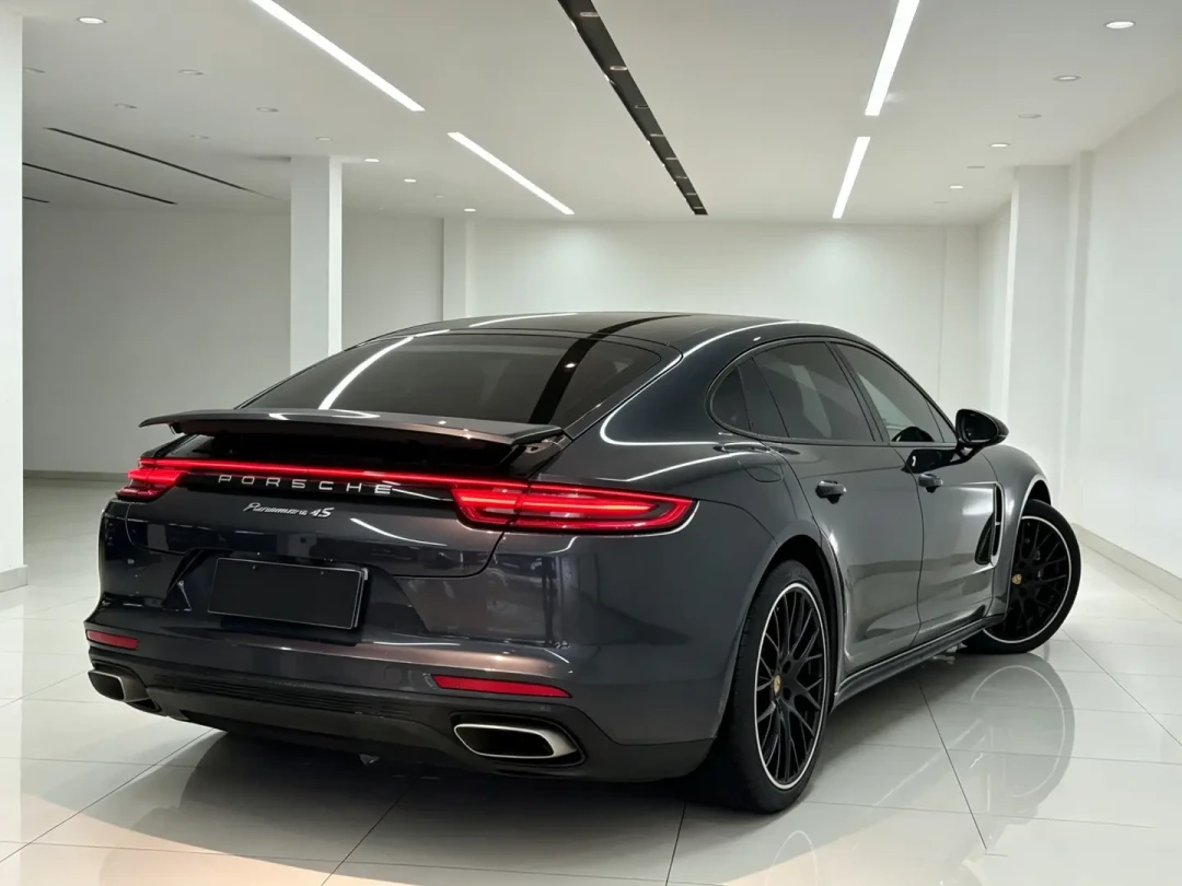 26.8万的飞驰、15万的Macan：二手豪华燃油车一年腰斩，先算清