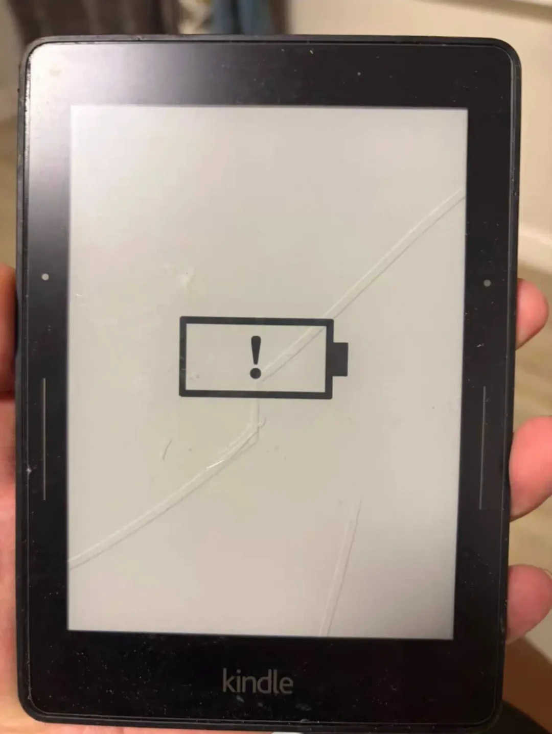 Kindle 贵到修得起了：翻完这波 40 多篇碎屏换屏赌石帖，一张换屏报价阶梯、4 种 0 元自救的
