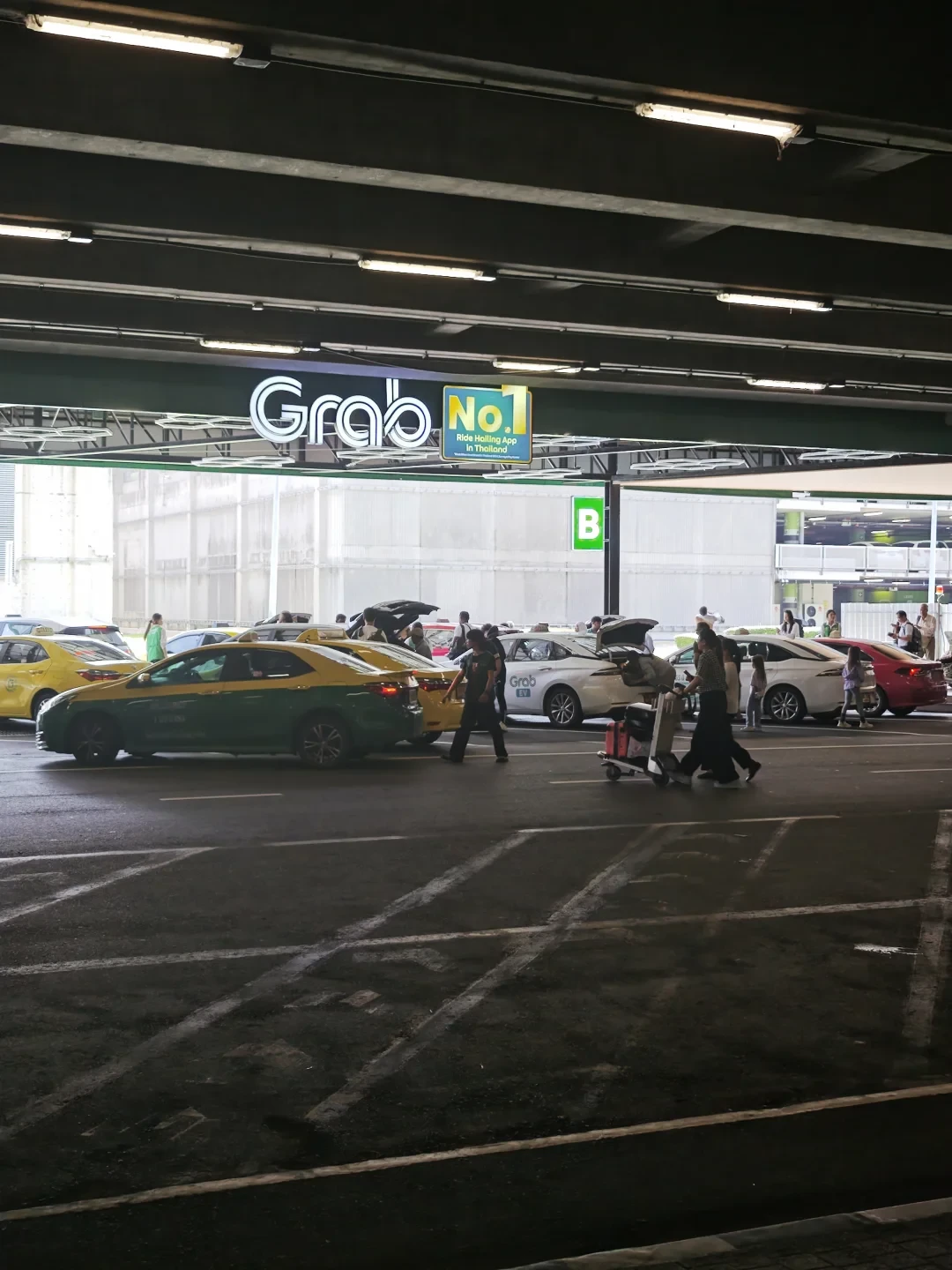 微信能扫曼谷本地码,却扫不动巴厘岛便利店:你收藏的东南亚攻略一半都过期了——国庆前24天,先把落地付款打车联网这三条链路对清楚