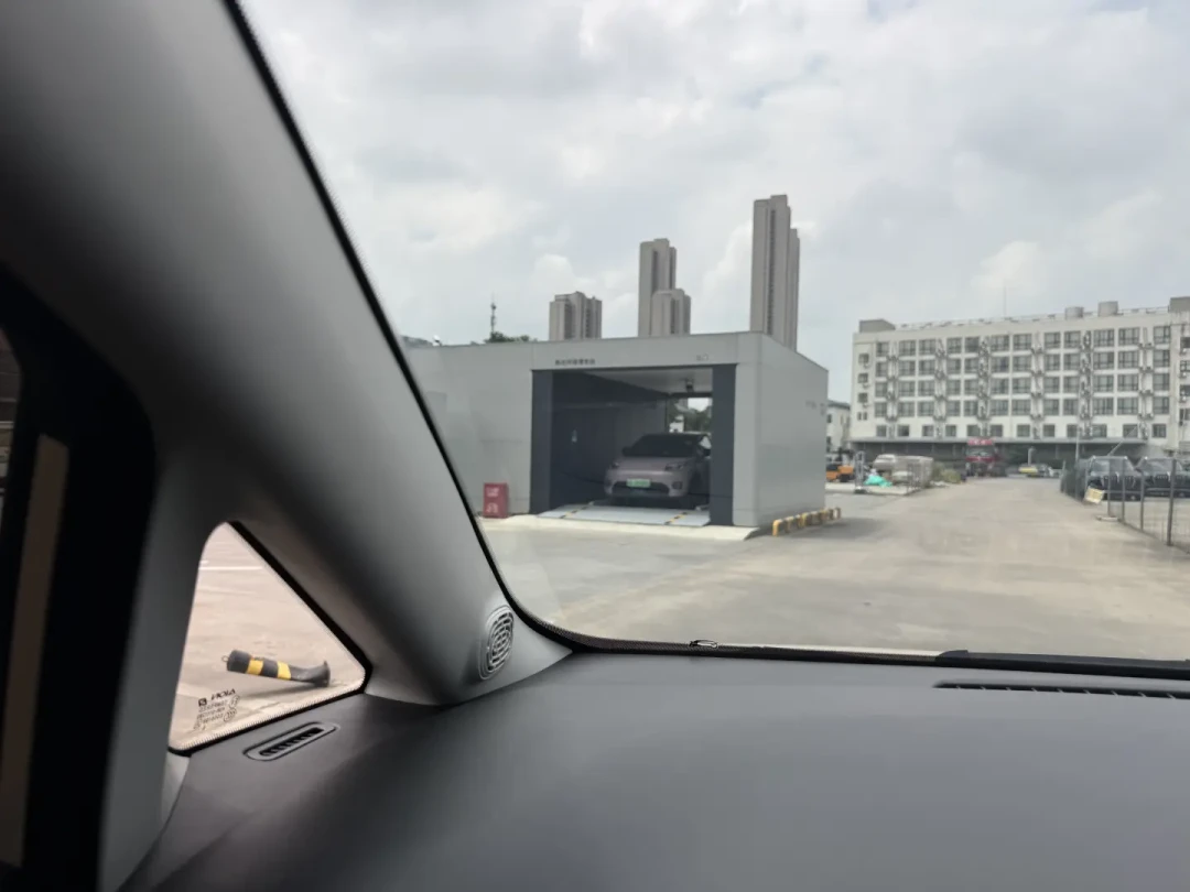 埃安UT的4.99万和8.68万是同一台车：租电月租、换电电费、回本线这三笔账，我按9月的价格表算完了