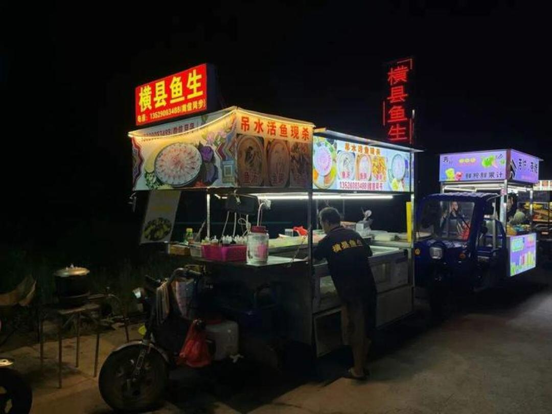摊位管理费3500/月、1元一串的还在开：夜市价格彻底分家了，中秋逛摊前先学会这三看