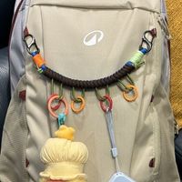 人人都在改的89元迪卡侬背包，新款直接把挂点加上了：买老款自己穿绳还是冲新款，配件清单和四笔账一次算清
