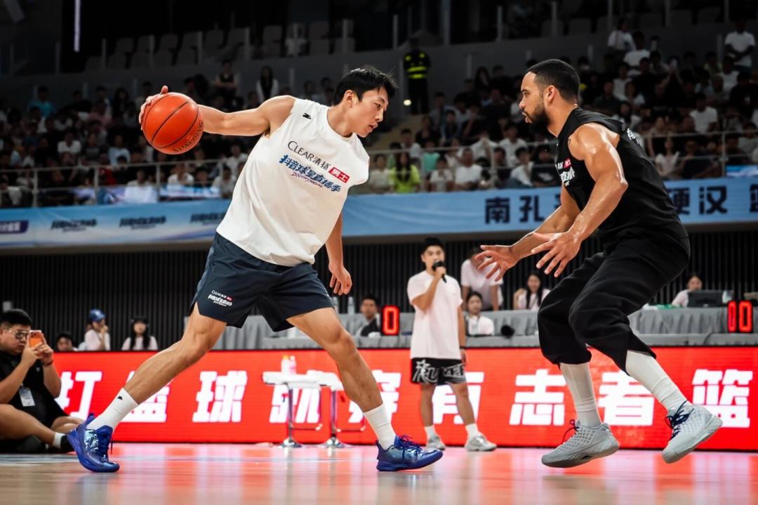 92、60、66、35、79——白晶这五场分数,量的是球星的演技,也是他自己的腿