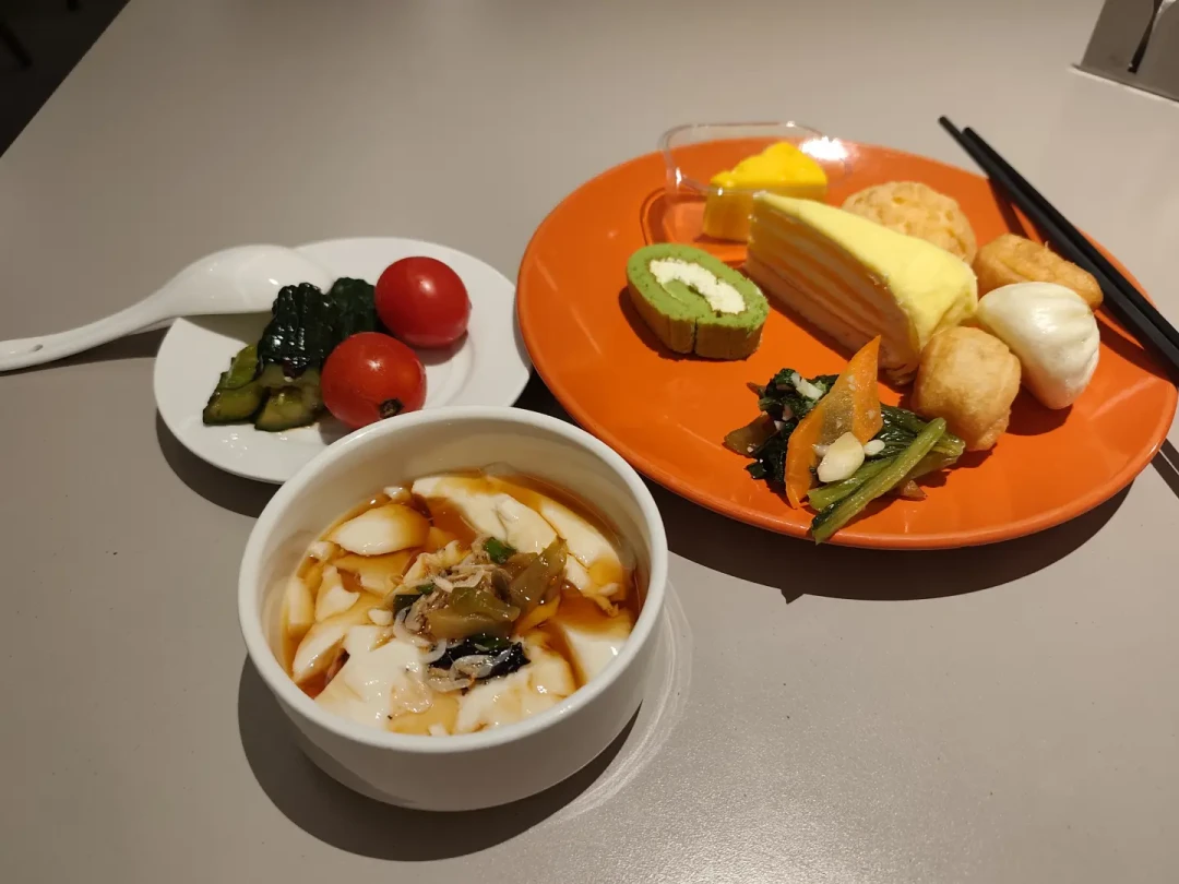 168元的洲际早餐,闲鱼卖5块:酒店接连贴出声明后,四类黑市券来源和三条正路含早账全对完,这羊毛已经变成坑