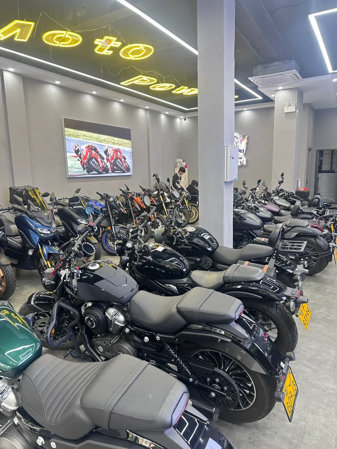 骑了2000公里才发现车是假的:授权门店也售假,6单摩托骗局套路拆解与掏钱前的10分钟自检