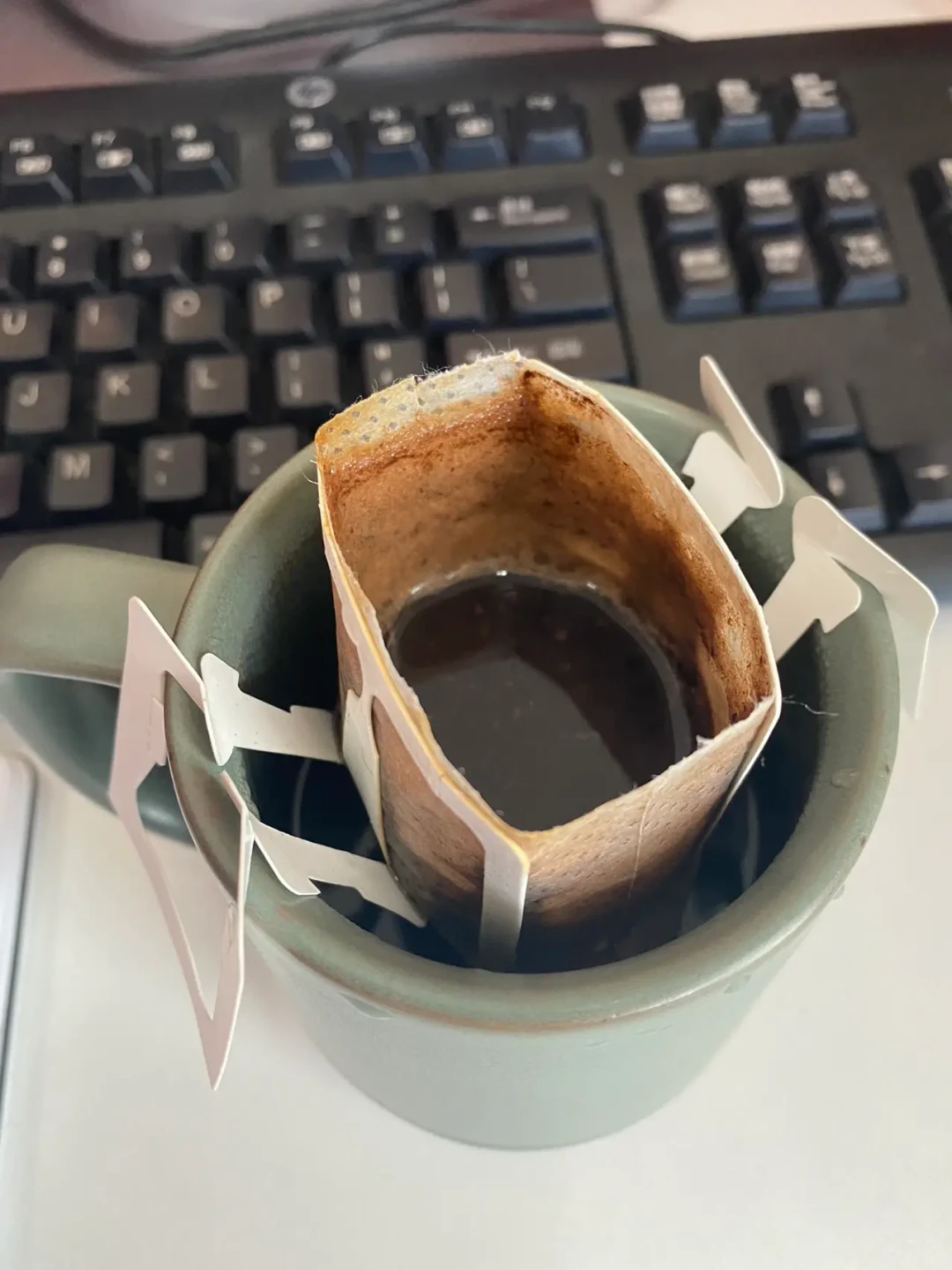 「烟灰水」「臭脚丫」「冲不下去」:贵价挂耳翻车,多半不是你的手冲问题
