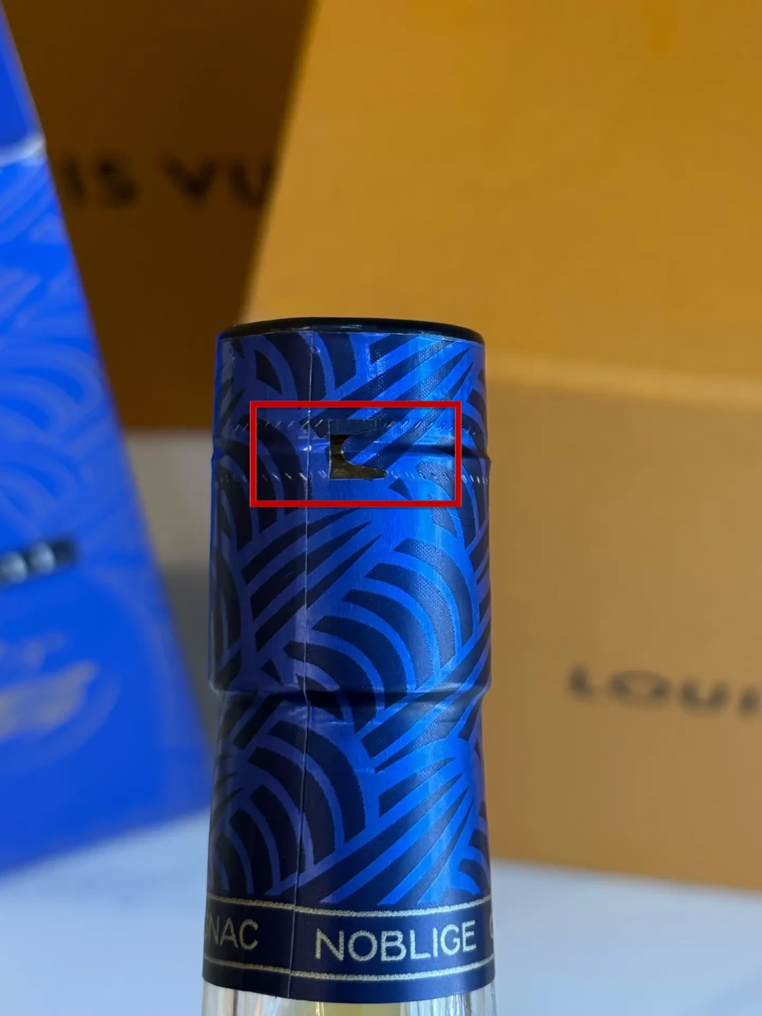 正品空瓶也有人收:跌价马爹利的空瓶经济,中秋捡漏前先看膜