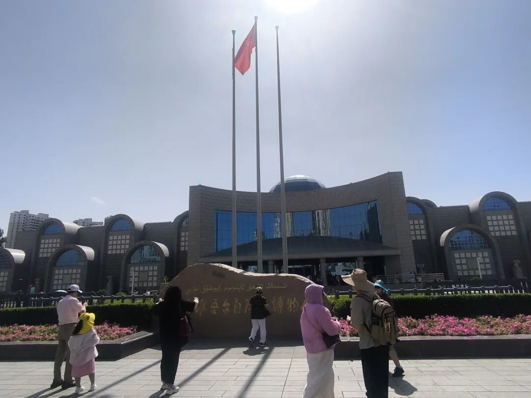 拼团30元、蹭听被清场：展厅正在经历