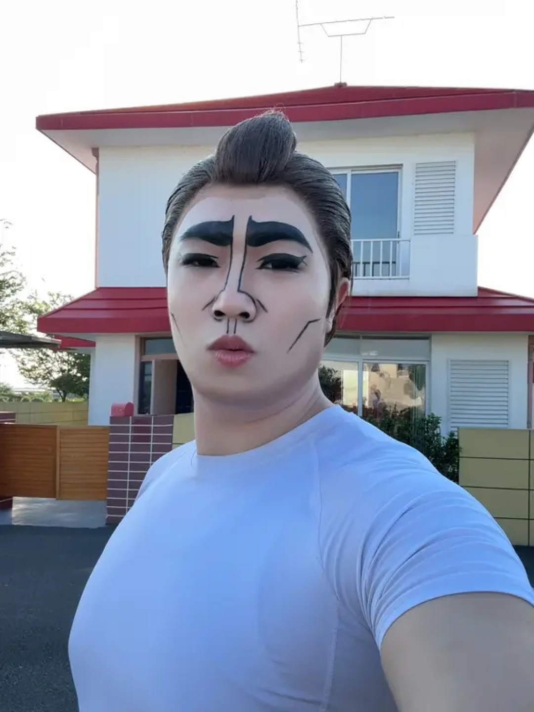 全网都在刷的“女装广志”杯子是官方新品,出处却是23年前的老剧场版:买杯、cos、补番一篇补齐