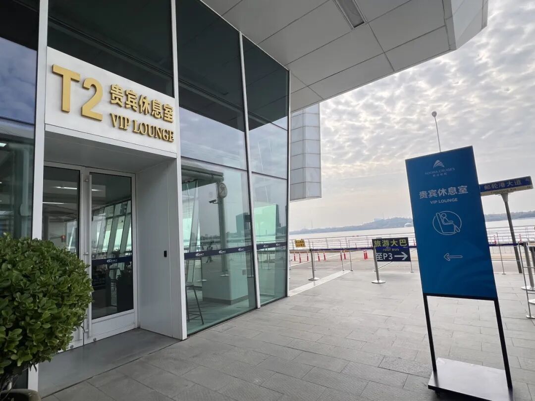 小红书让你带排插,X光机当场让你开箱:对完15篇爆款清单和3条船的官方合同,国庆登船前这7条