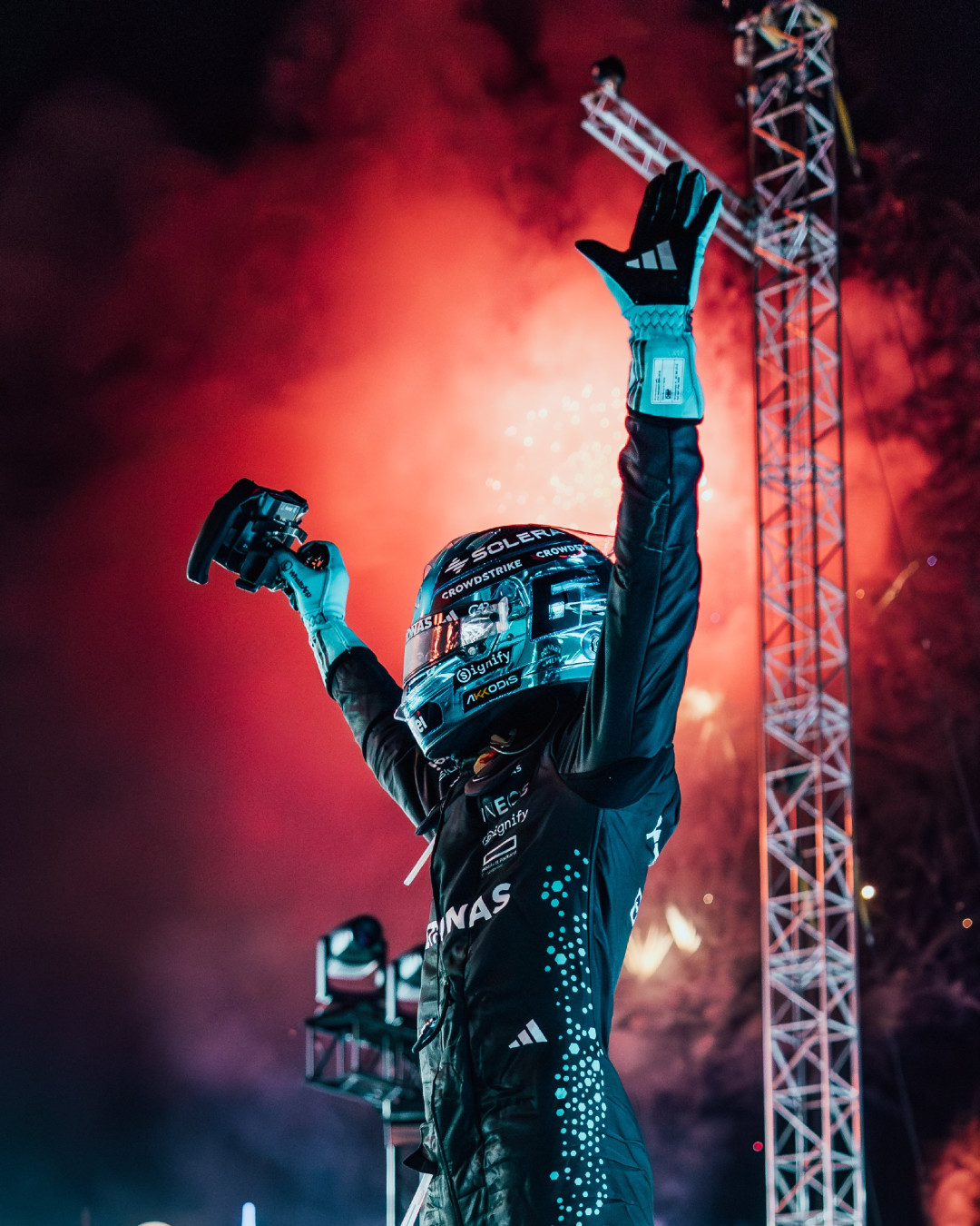 F1新加坡站的房价暴涨窗口不在国庆里，在国庆结束后的3天：10月10日正赛周六还要补班——去看林俊杰和夜赛的人，先把请假、门票、房间、封路四笔账重新对一遍