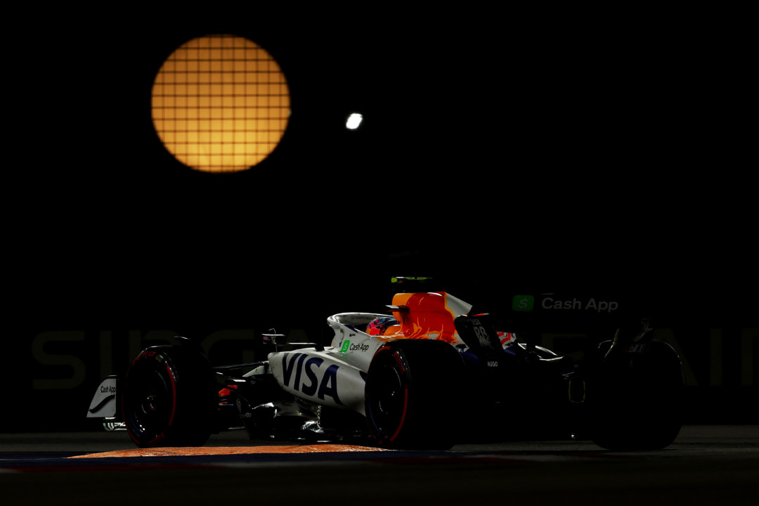 F1新加坡站的房价暴涨窗口不在国庆里，在国庆结束后的3天：10月10日正赛周六还要补班——去看林俊杰和夜赛的人，先把请假、门票、房间、封路四笔账重新对一遍