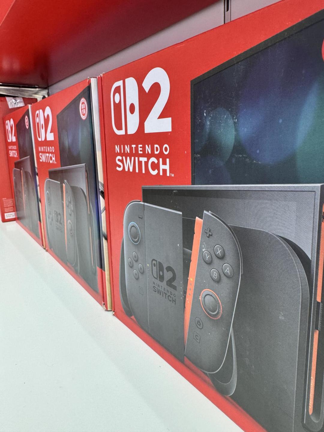 这周到货的Switch2新版,中国一台都买不到:容量还小1%、重量多10克,掏钱前先把三条误传掰正