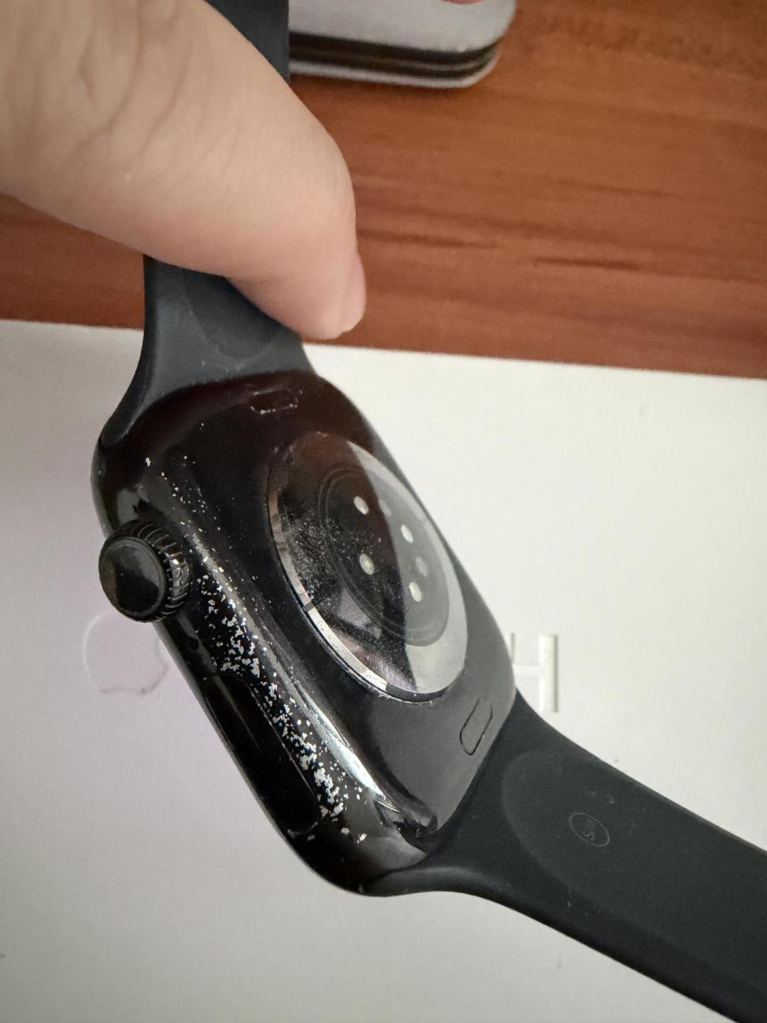 亮黑过保也给换、银色被说“正常损耗”：Apple Watch掉漆售后没有公开政策，我翻完全网一年亲历帖，三条真实口径和9月的收紧变化都在这